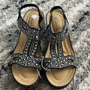 Alexis Bendel sandals